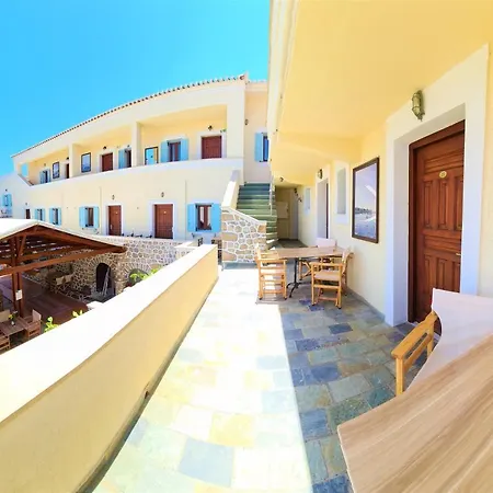 Kastro Lejlighedshotel 3*